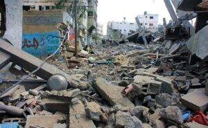 Bombe e distruzione su Gaza City
